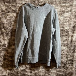 Medium grey Nike pullover